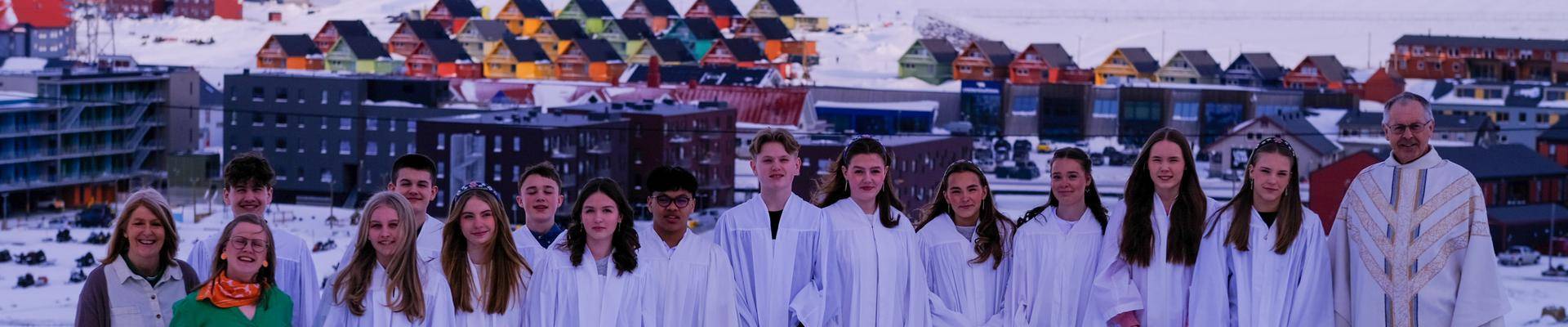 Tastatur med PC og en mann 