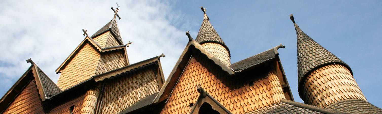 Tastatur med PC og en mann 